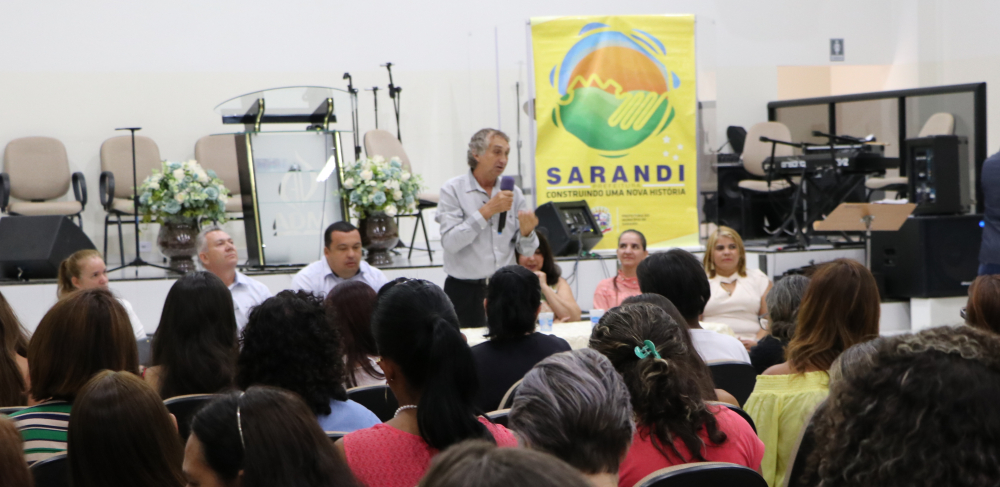 Secretaria Municipal de Educação de Sarandi realiza reunião com educadores, e anuncia contratações para a rede municipal de ensino